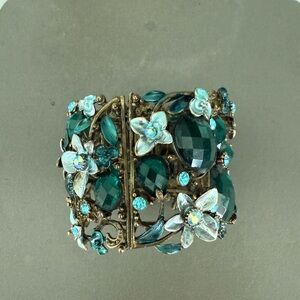 Elegant Floral Green and Gold Bracelet